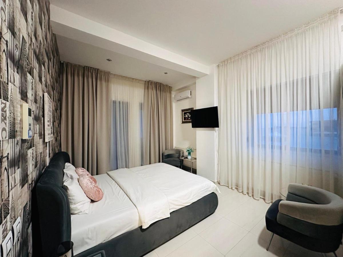 Riviera Studios Mamaia Bagian luar foto