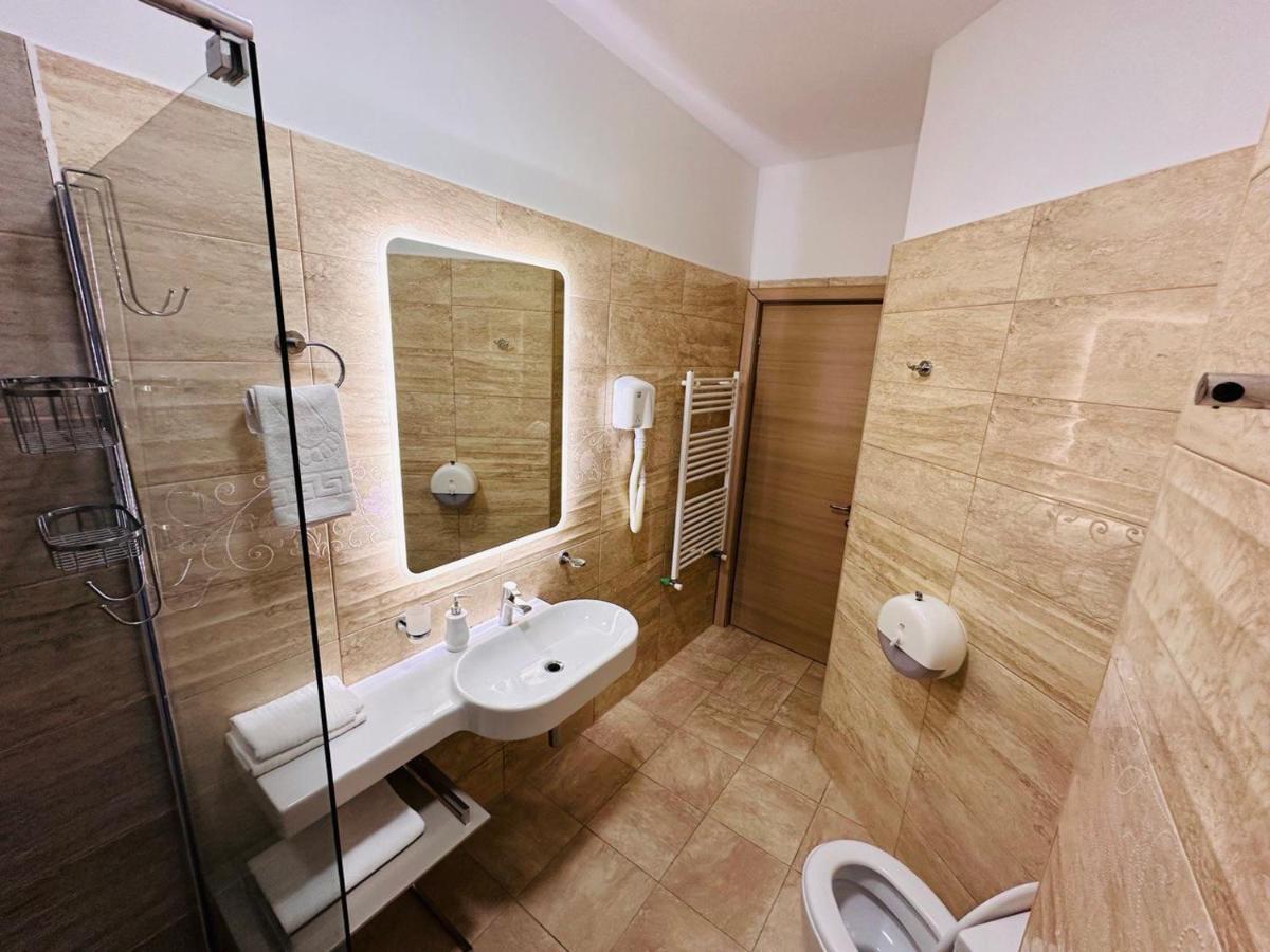 Riviera Studios Mamaia Bagian luar foto